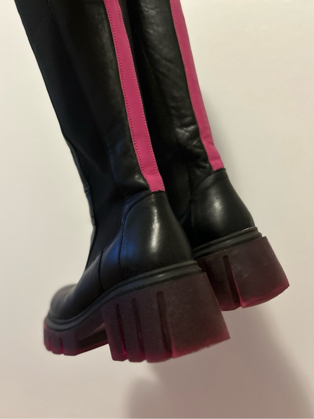 Steve Madden Gage Black Leather Knee High Boots with Pink Lug Sole. Size 39